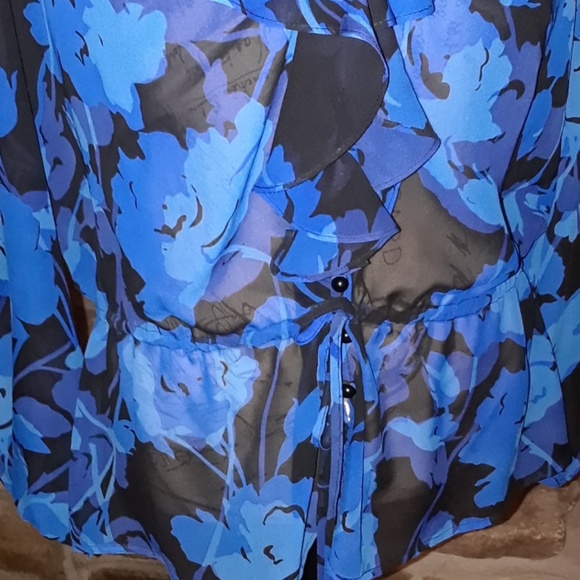 SALE!! Cache floral blouse - Picture 2 of 6